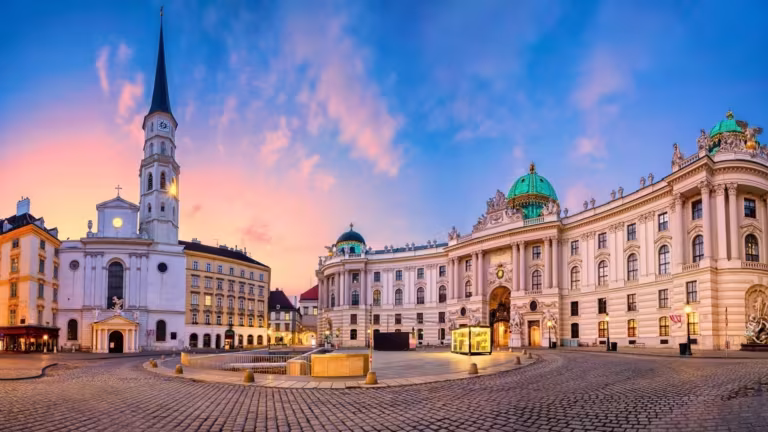 Austria Itinerary: A Solo Female Traveller's Expert Guide (2026) 1 65 Featured 01 - The Ultimate Austria Itinerary_ A Solo Traveler’s Guide With Travel Expert Tips