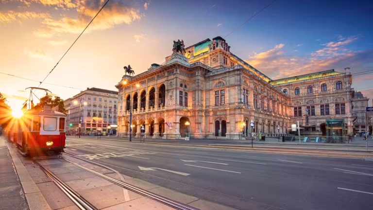 7 Days in Vienna: The Best Solo Female Itinerary (2026) 12 67 Featured 01 - Amazing 7 Days in Vienna Itinerary_ Best Places to Visit in Vienna