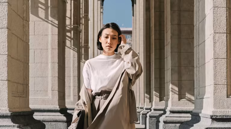 10 Must-Have Fashion Items for Female Solo Travellers (2026) 10 Travel in Style: 10 Must-Have Fashion Items for Female Solo Travelers in 2024